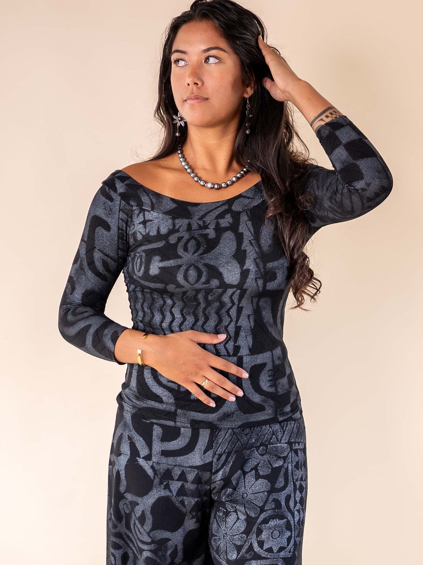 Teniinii Top - Tahitian Black pearl