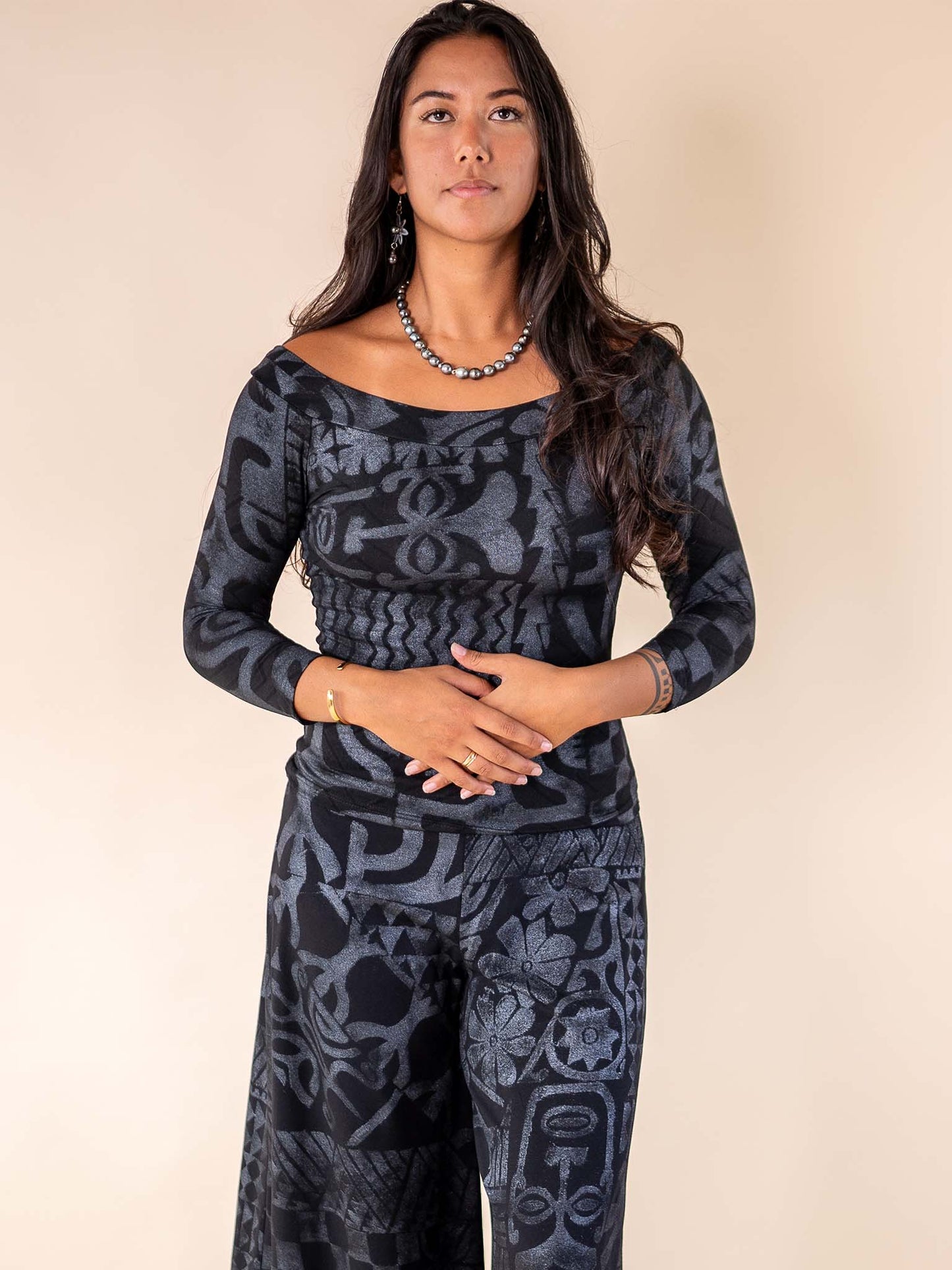 Teniinii Top - Tahitian Black pearl