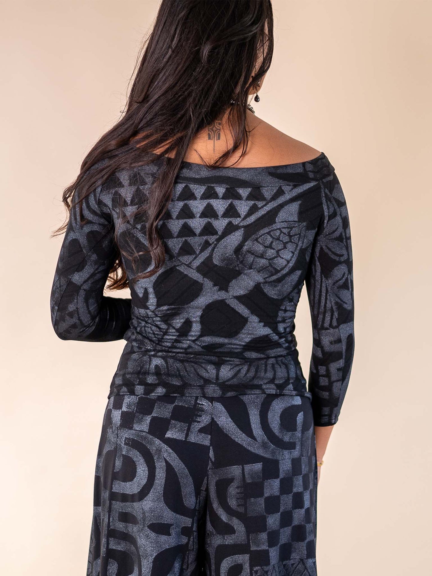 Teniinii Top - Tahitian Black pearl
