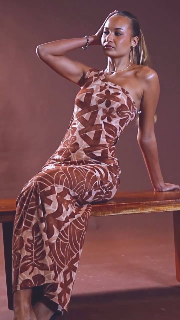 A soft statement piece designed to feel timeless. 

The Chrystalla Dress Long.
