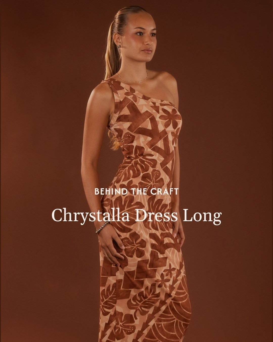 From our hands to your wardrobe — introducing the Chrystalla Dress Long in Vaka.
Layer by layer, this rich warm colourway is brought to life through craftsmanship and tradition, from hand-printing and sun-drying through to careful construction in our Rarotonga workshop. A labour of love in our original Kaute print, ready to be worn and cherished.