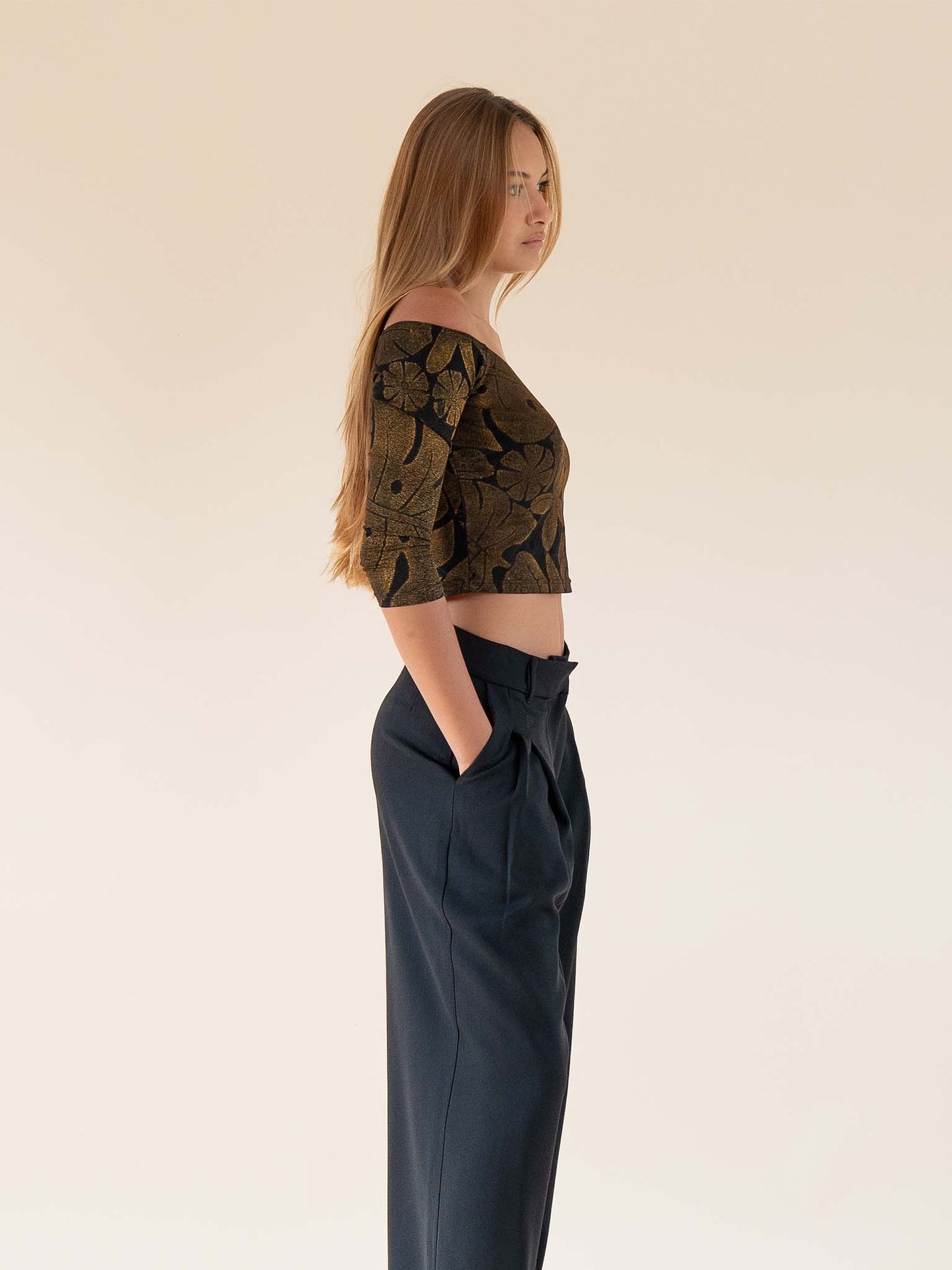 Tiahuia Top - Black/ Gold