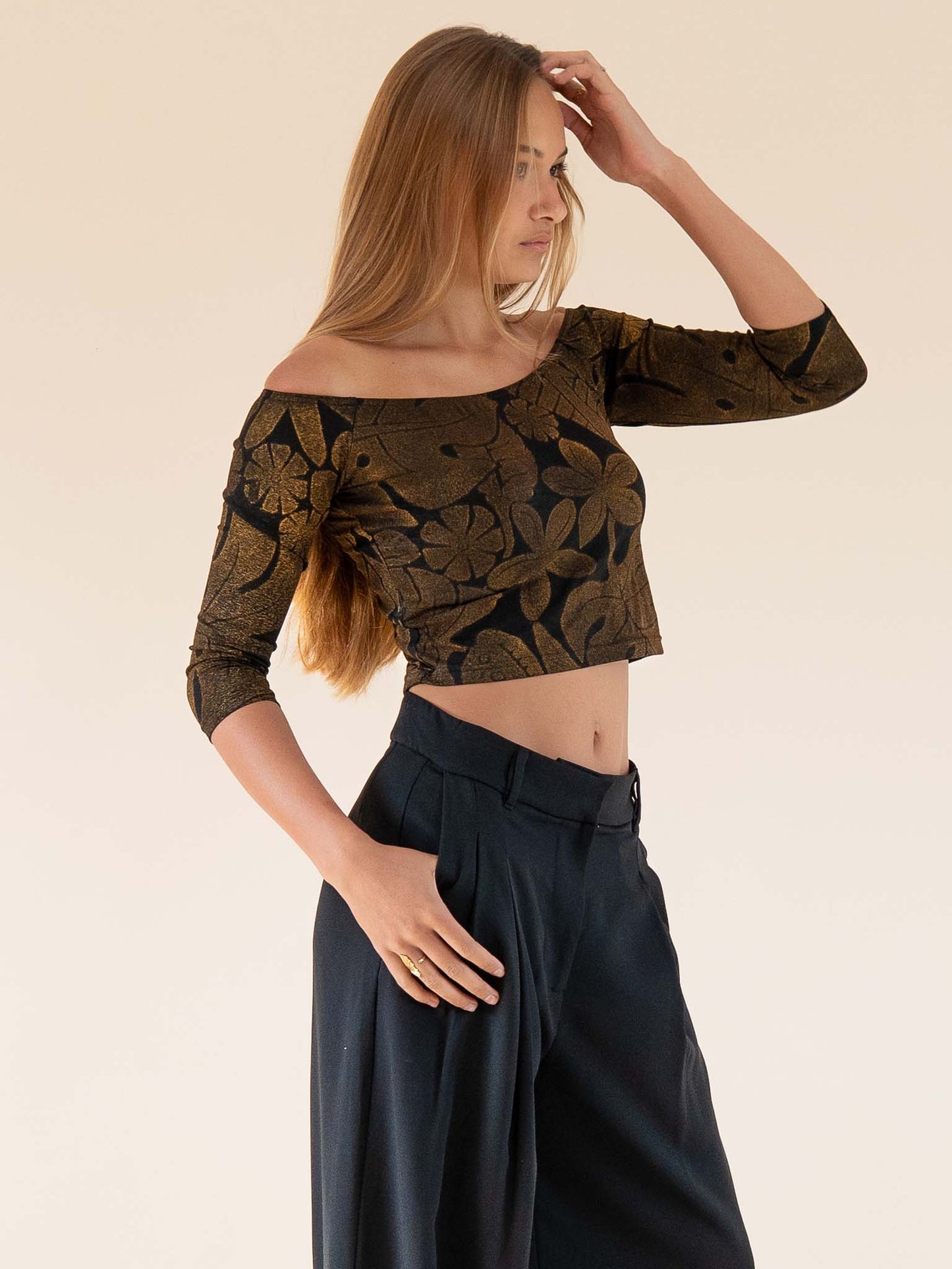 Tiahuia Top - Black/ Gold